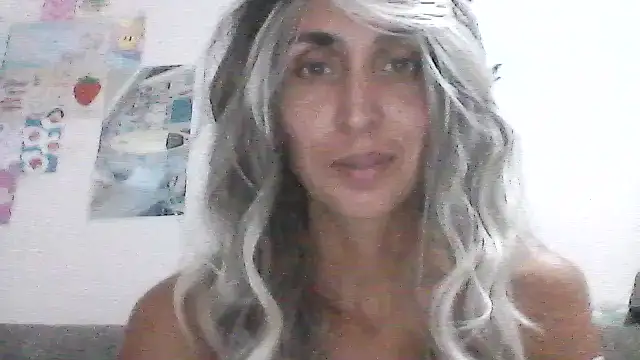 Nuvika online show from November 18, 9:05 pm