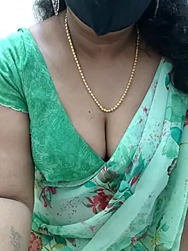 luci-queen online show from July 1, 4:50 pm