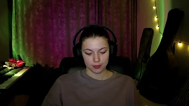 CutieAnny online show from March 21, 9:20 pm