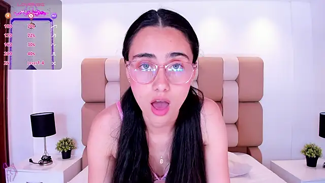 sofiapalacioss online show from April 1, 7:00 pm