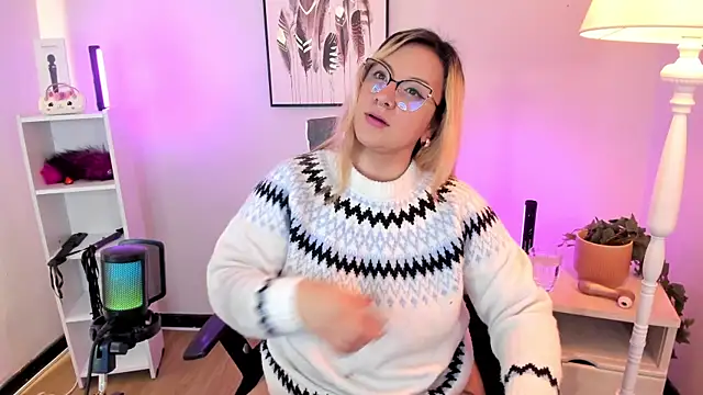 hollie joliie online show from March 26, 12:29 pm