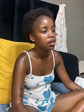 Littlebunny33 online show from April 4, 8:18 pm