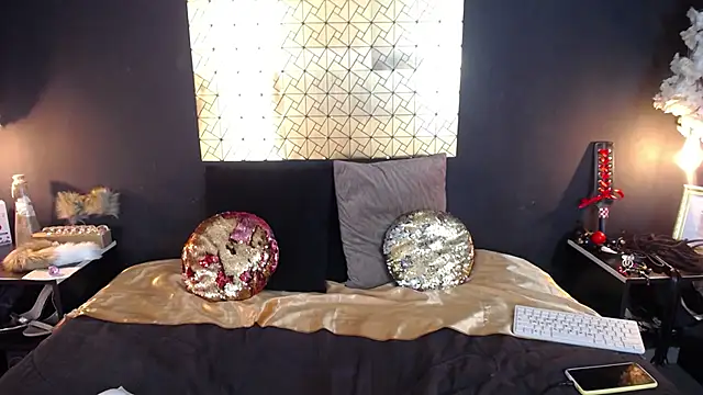 kinky momm online show from March 25, 4:43 pm