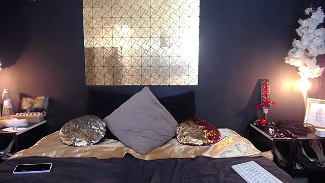 kinky momm online show from April 11, 4:54 pm