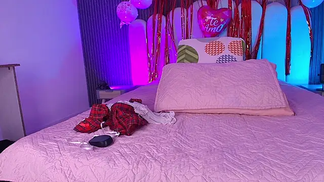 abbyrouss  online show from February 12, 3:41 am