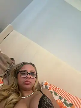 petitelucyXoxx online show from April 26, 1:42 pm