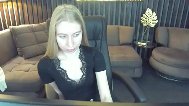 Alina Blonde online show from May 5, 5:32 am