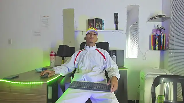 xxKamadevaxx online show from April 13, 12:28 pm