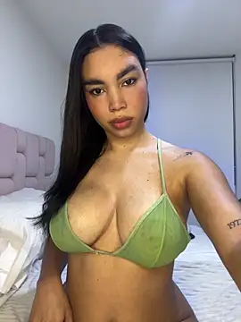 karolaalcendra online show from March 25, 1:44 am