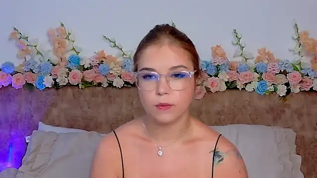 Lilith Bonheur online show from March 22, 1:55 am