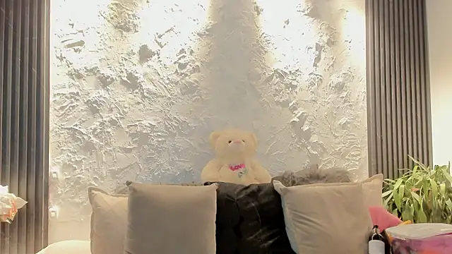 joselin rouse online show from April 13, 12:39 pm