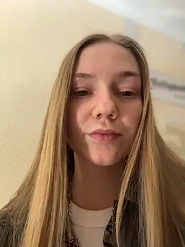 MilaMoone online show from April 17, 9:33 am