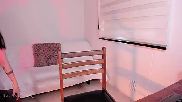 SarahCastillo  online show from March 4, 3:40 pm