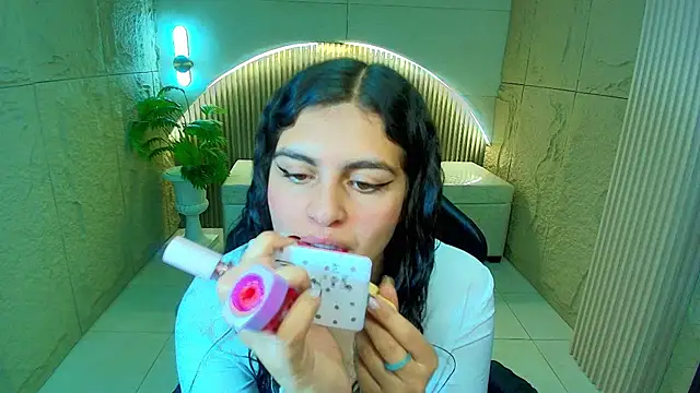 dany r  online show from March 25, 1:47 pm