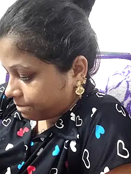 sweetqueen143 online show from May 11, 8:17 pm