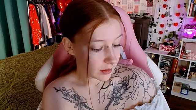 Ayla Hicks online show from March 12, 3:42 am