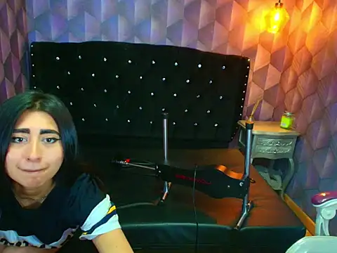 Nanisshawna online show from November 5, 3:34 am