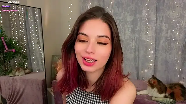 LunaraRada online show from February 9, 7:05 pm