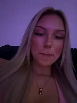 blondeeee online show from April 25, 4:37 pm