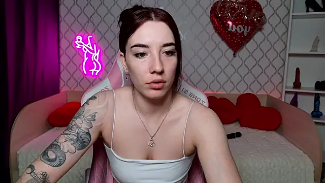 Curious Lily online show from March 16, 12:57 am