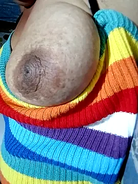 Hotmommax online show from March 3, 8:15 pm