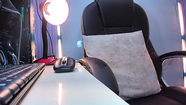 Mila Leon online show from June 3, 5:30 am