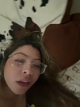 bunnygorl12 online show from April 30, 5:23 am