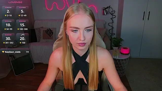 TessaGrays online show from May 28, 2:37 pm
