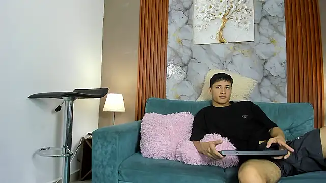 VERY HOT GUYS online show from March 12, 1:47 pm