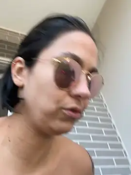 LaPetiteKim online show from March 18, 1:16 pm