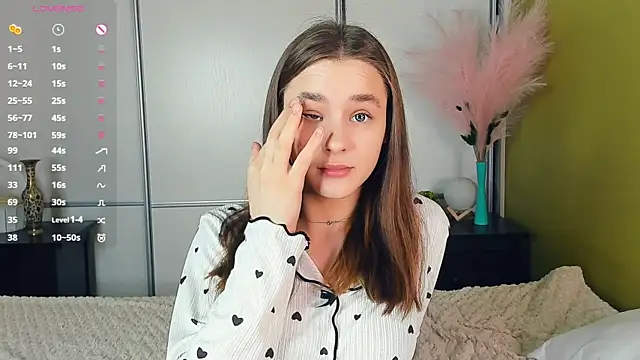 JinnyMcie online show from April 10, 7:47 am