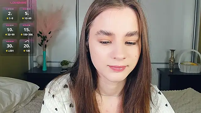 JinnyMcie online show from April 29, 9:45 am