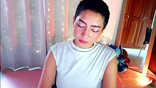 emma web  online show from March 6, 5:19 pm