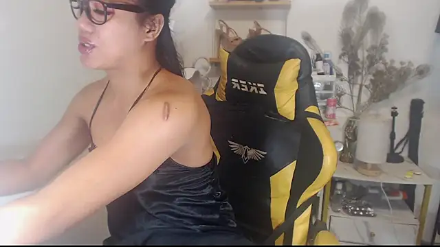 hugecockyurikaa online show from October 26, 11:22 pm