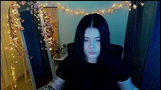 Mona Esty online show from March 4, 1:39 pm