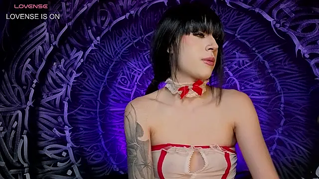 dahlia darkwood online show from April 11, 3:34 am