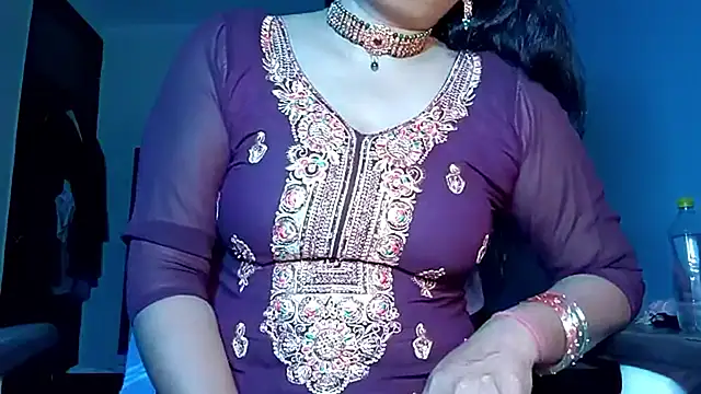 horny milf couple online show from May 7, 7:28 pm