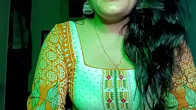 horny milf couple online show from May 10, 8:44 pm