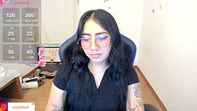 LoveLyy- online show from May 13, 8:25 pm