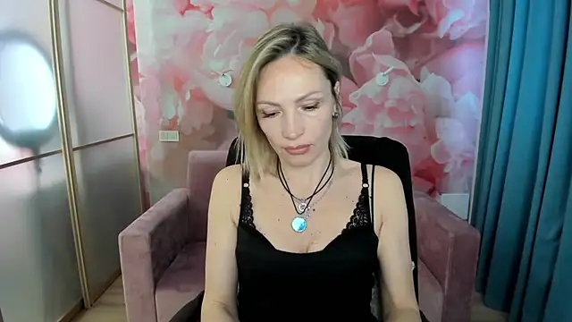 AlinaMoor online show from April 25, 2:25 pm