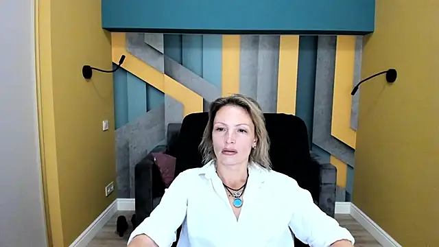 AlinaMoor online show from October 8, 6:18 am