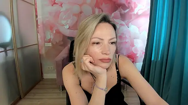 AlinaMoor online show from April 18, 9:23 am