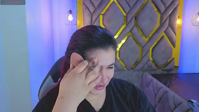 Addyy 02 online show from December 17, 2:06 am