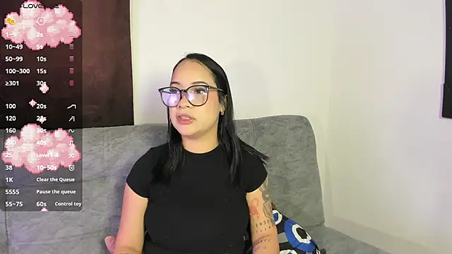 Kari Ruiz  online show from April 17, 10:45 pm