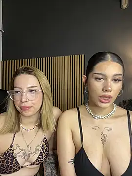 LoraShines online show from May 28, 6:28 pm