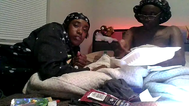 dezzidavill online show from May 2, 2:37 am