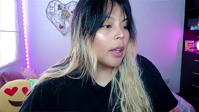 EllieMoonX online show from April 13, 10:10 pm