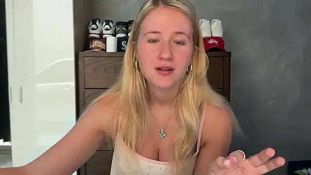 itssosierra online show from April 15, 2:56 am