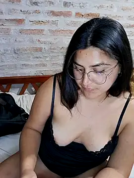 morenalatinaa online show from April 30, 2:17 am