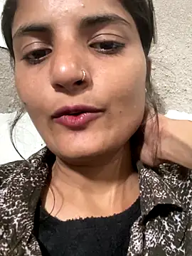 HOTTY CUTI online show from October 15, 7:44 am